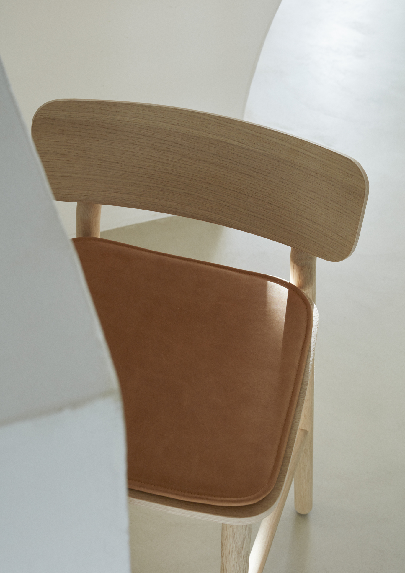 Fritz Hansen HVEN-baarituoli - Image 3