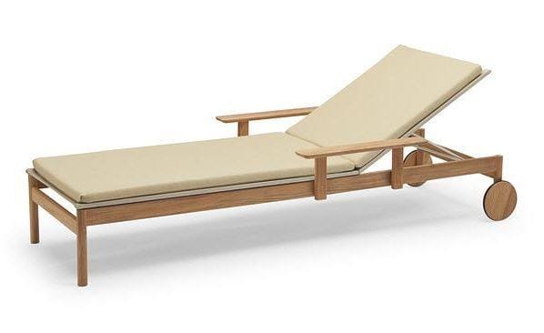 Fritz Hansen PELAGUS -sunbed with cushion and armrests, sand/teak/yellow