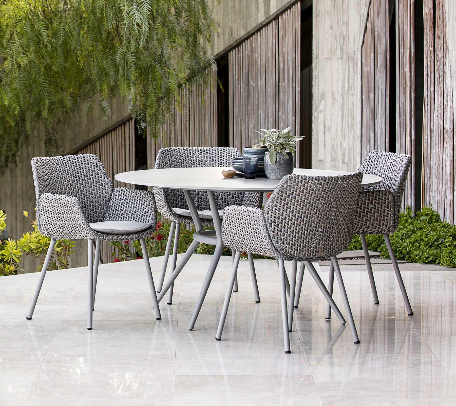 Cane-line JOY -ruokapöytä Ø144 cm, taupe/harmaa (fossil grey) keramiikka - Image 3