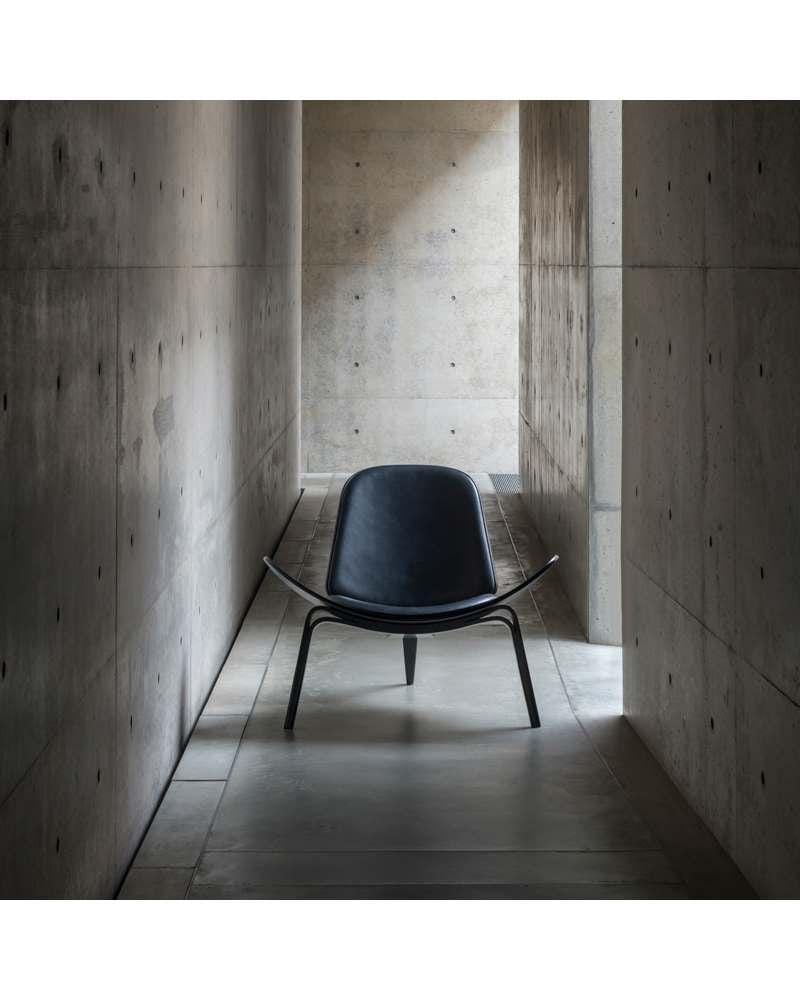 Carl Hansen CH07 -tuoli, lakattu tammi/musta nahka - Image 4