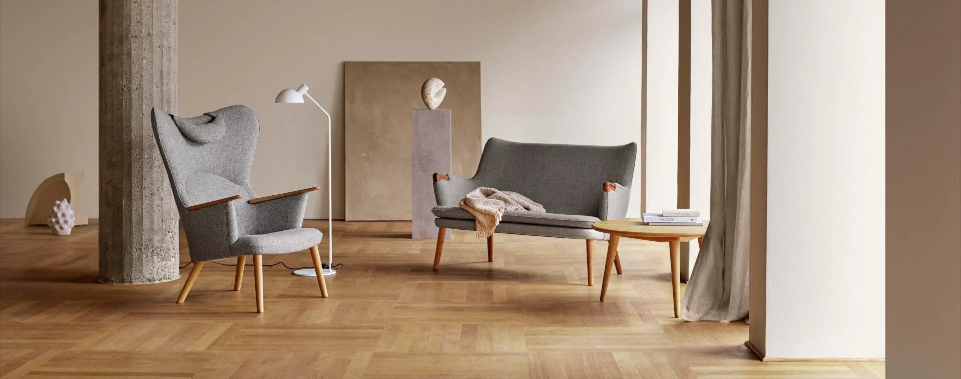 Carl Hansen CH78 MAMA BEAR armchair, white / oiled walnut - Image 5