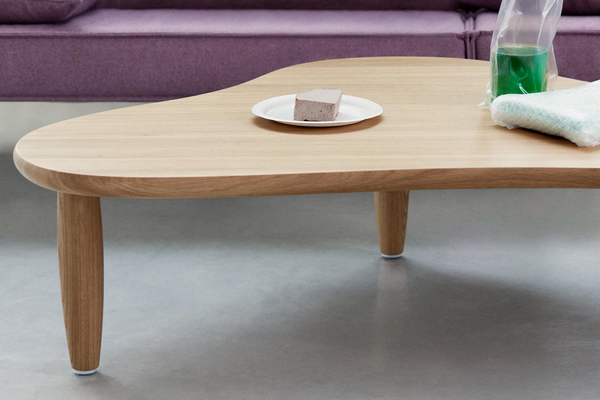 Massproductions PUDDLE coffee table, oak - Image 3