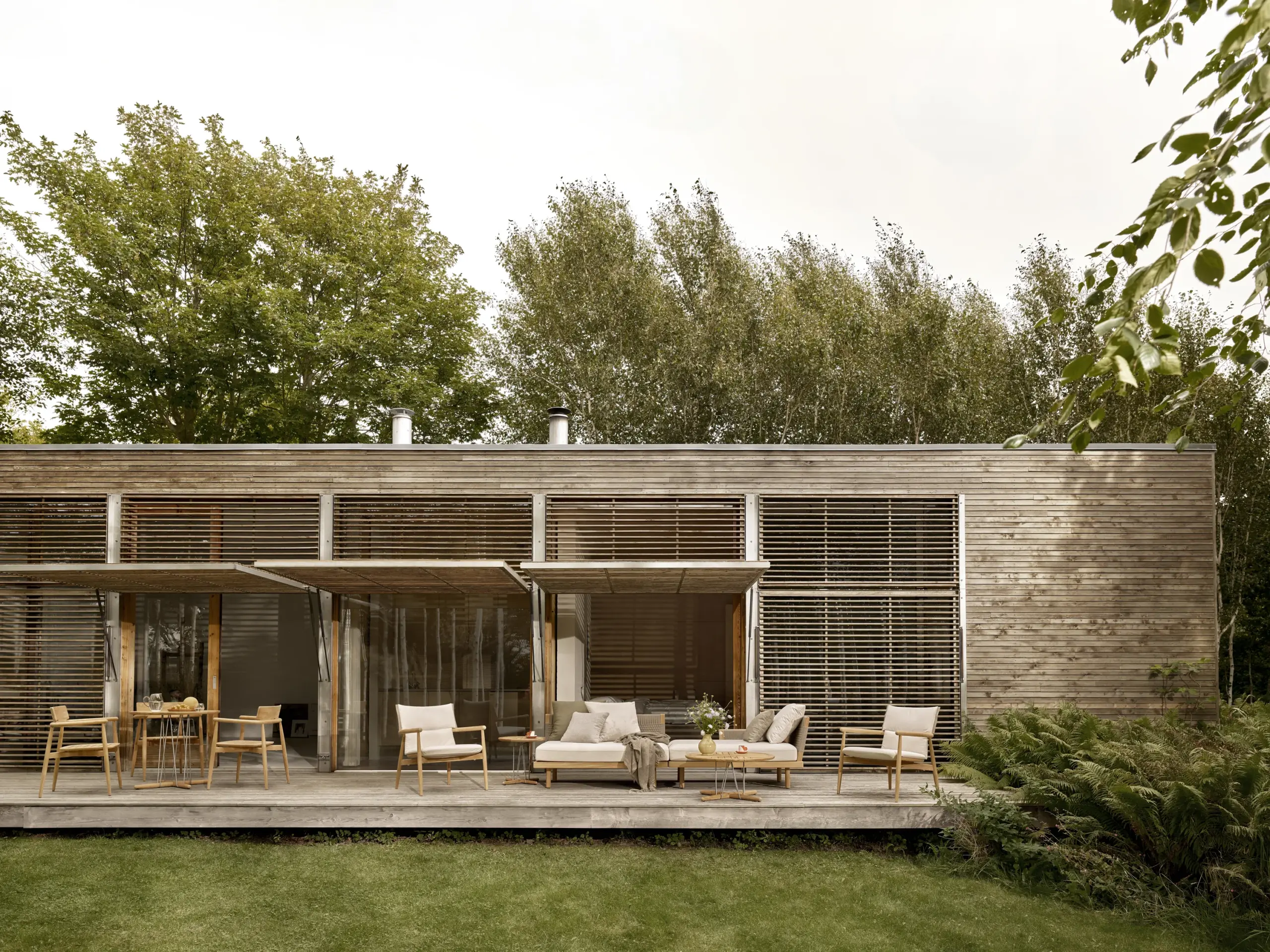 Carl Hansen E023 EMBRACE -sivupöytä - Image 8