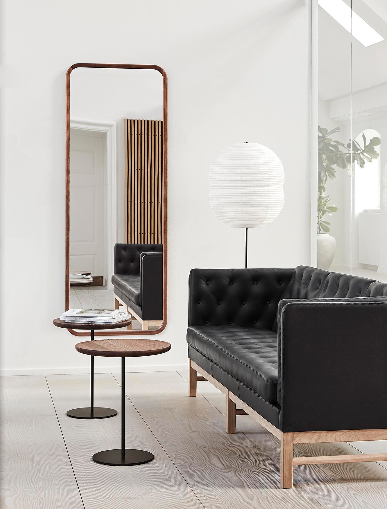 Fredericia PAL -side table Ø 44 cm, oiled walnut / black steel - Image 3