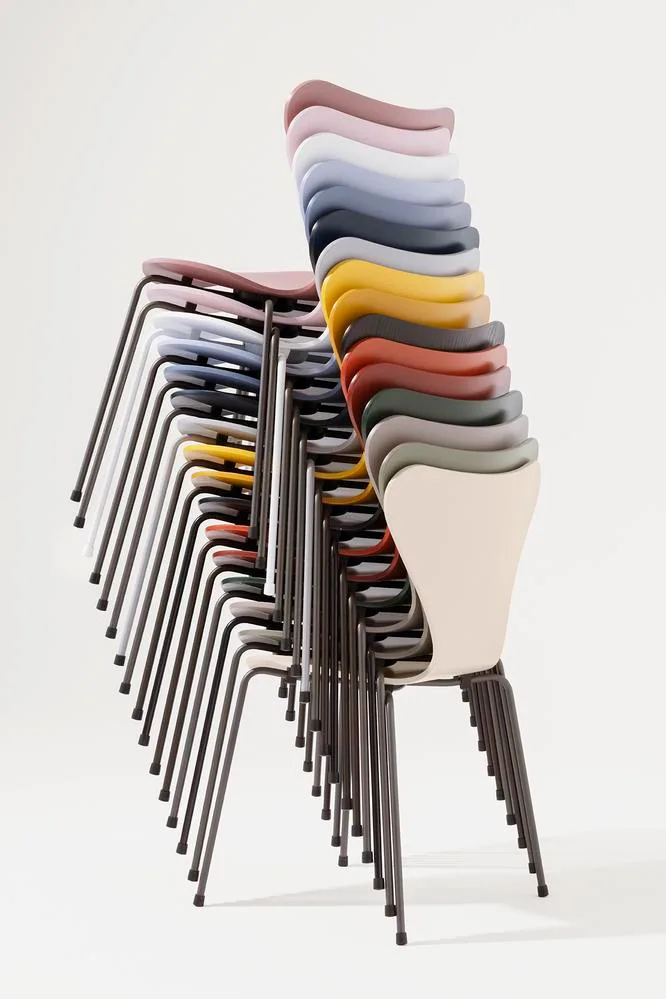 Fritz Hansen SERIES 7 chair - Image 2