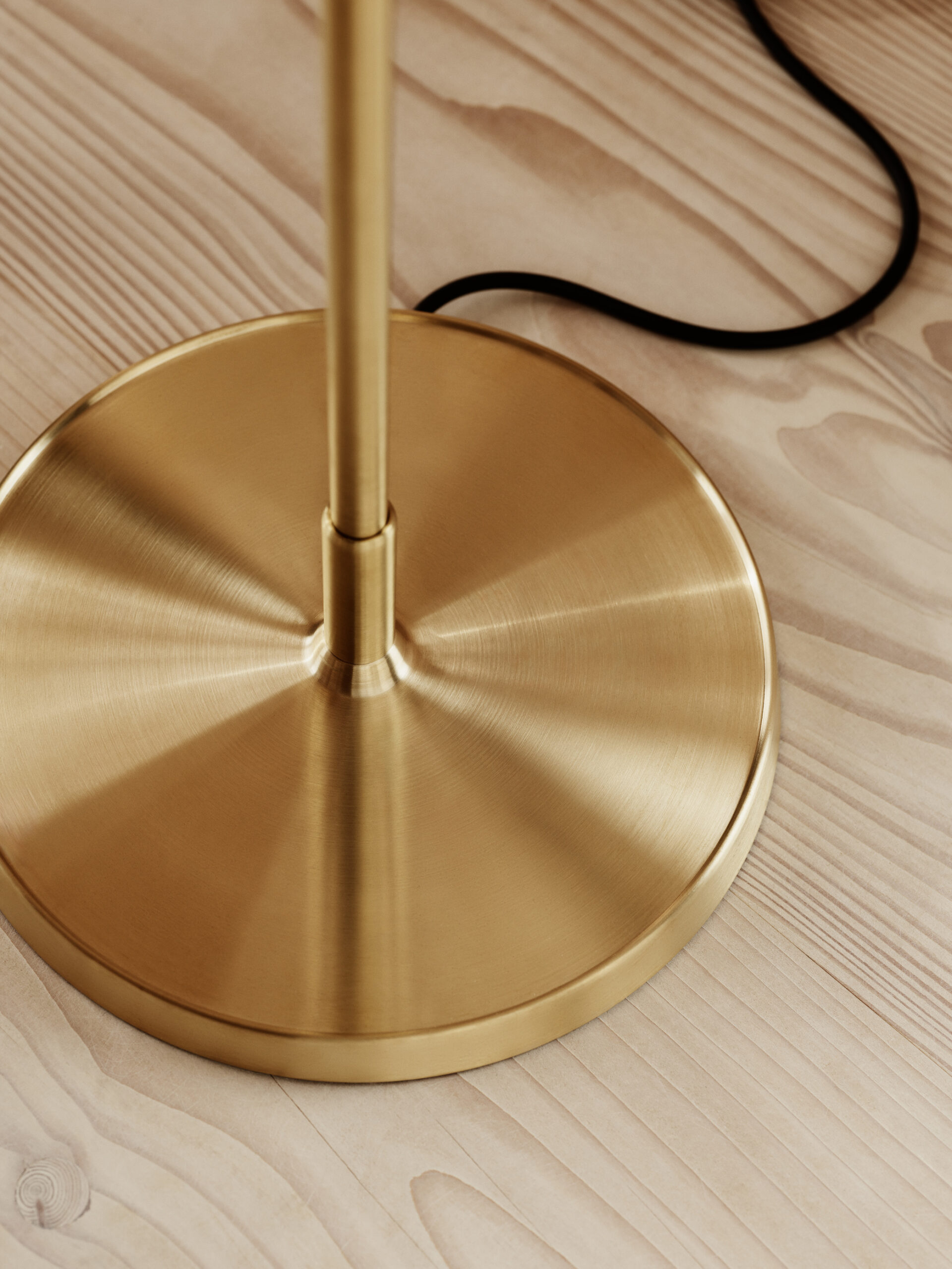 Fritz Hansen CLAM floor lamp - Image 4