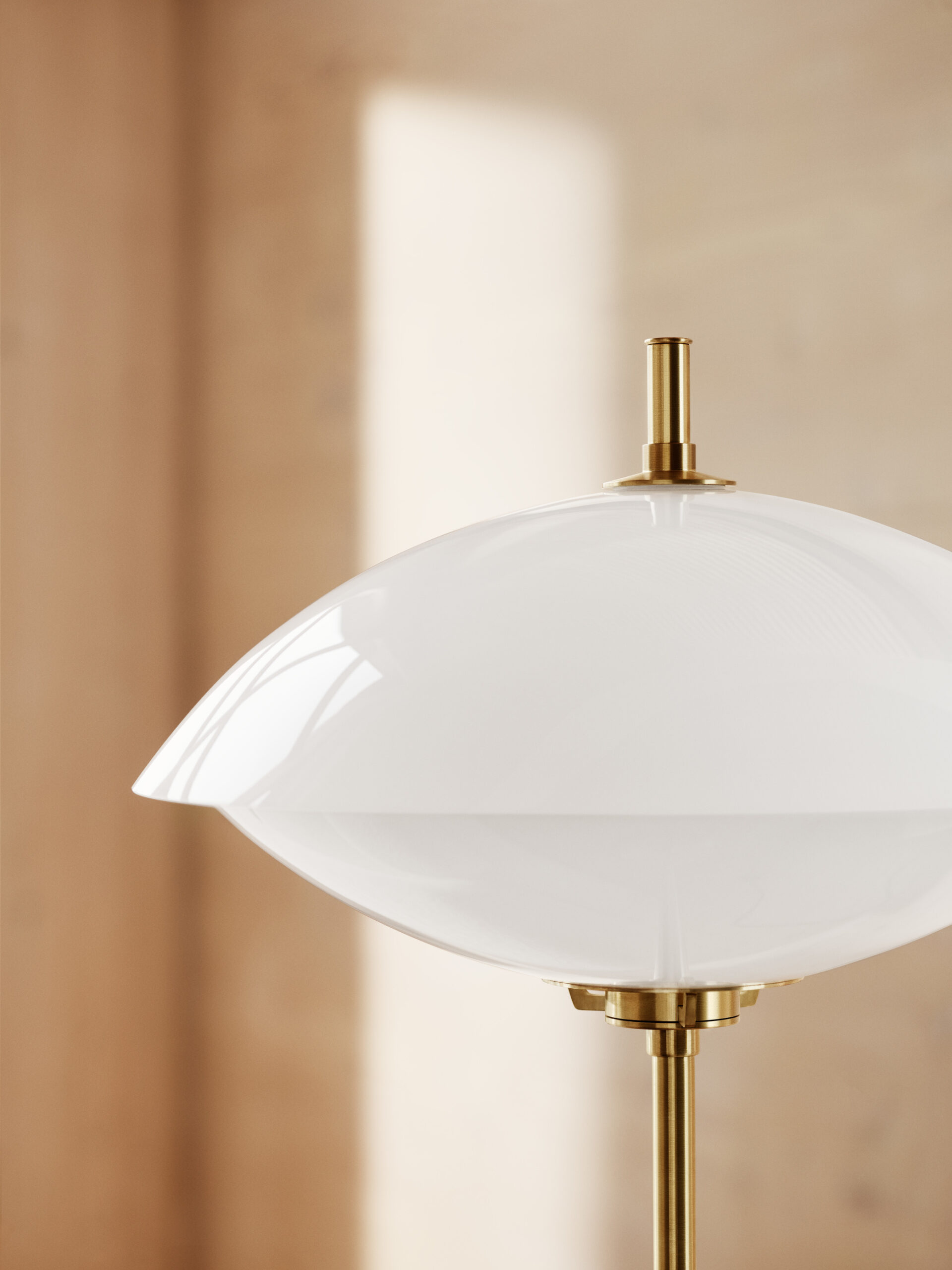 Fritz Hansen CLAM floor lamp - Image 6