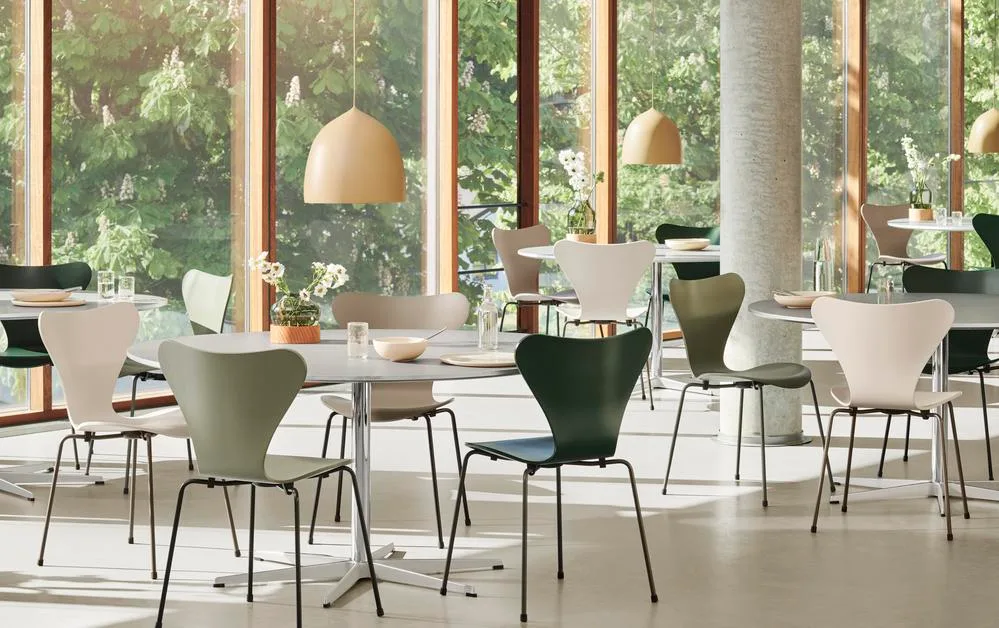 Fritz Hansen SERIES 7 chair - Image 7