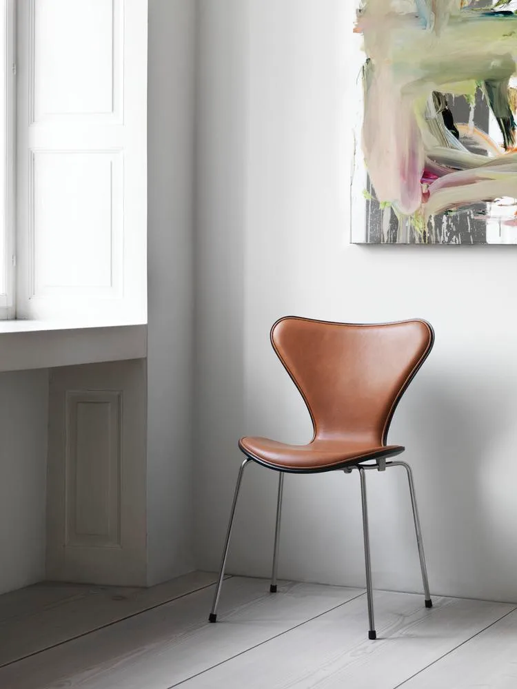 Fritz Hansen SERIES 7 chair - Image 9