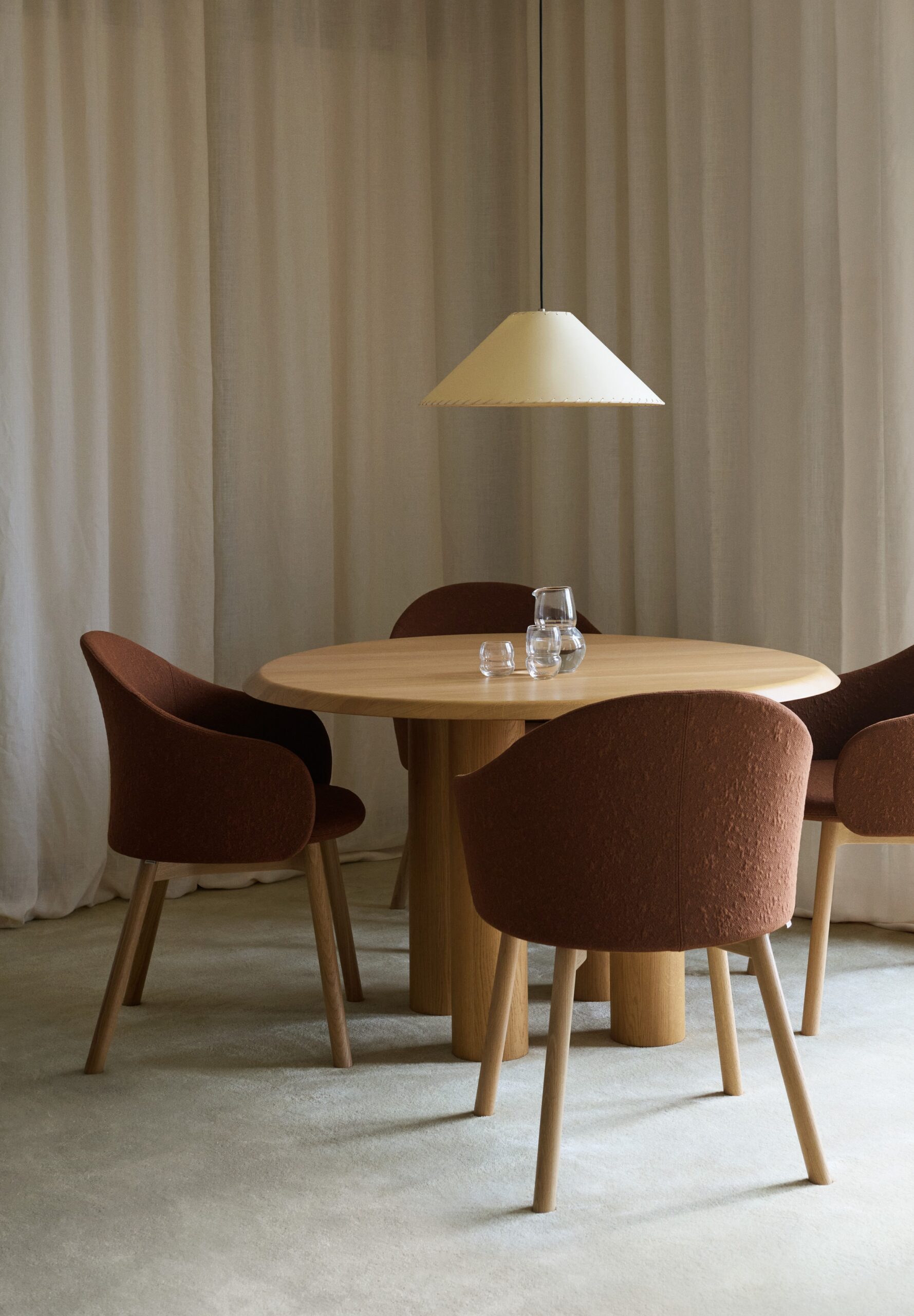 Fredericia GOMO chair with wooden legs - Image 2