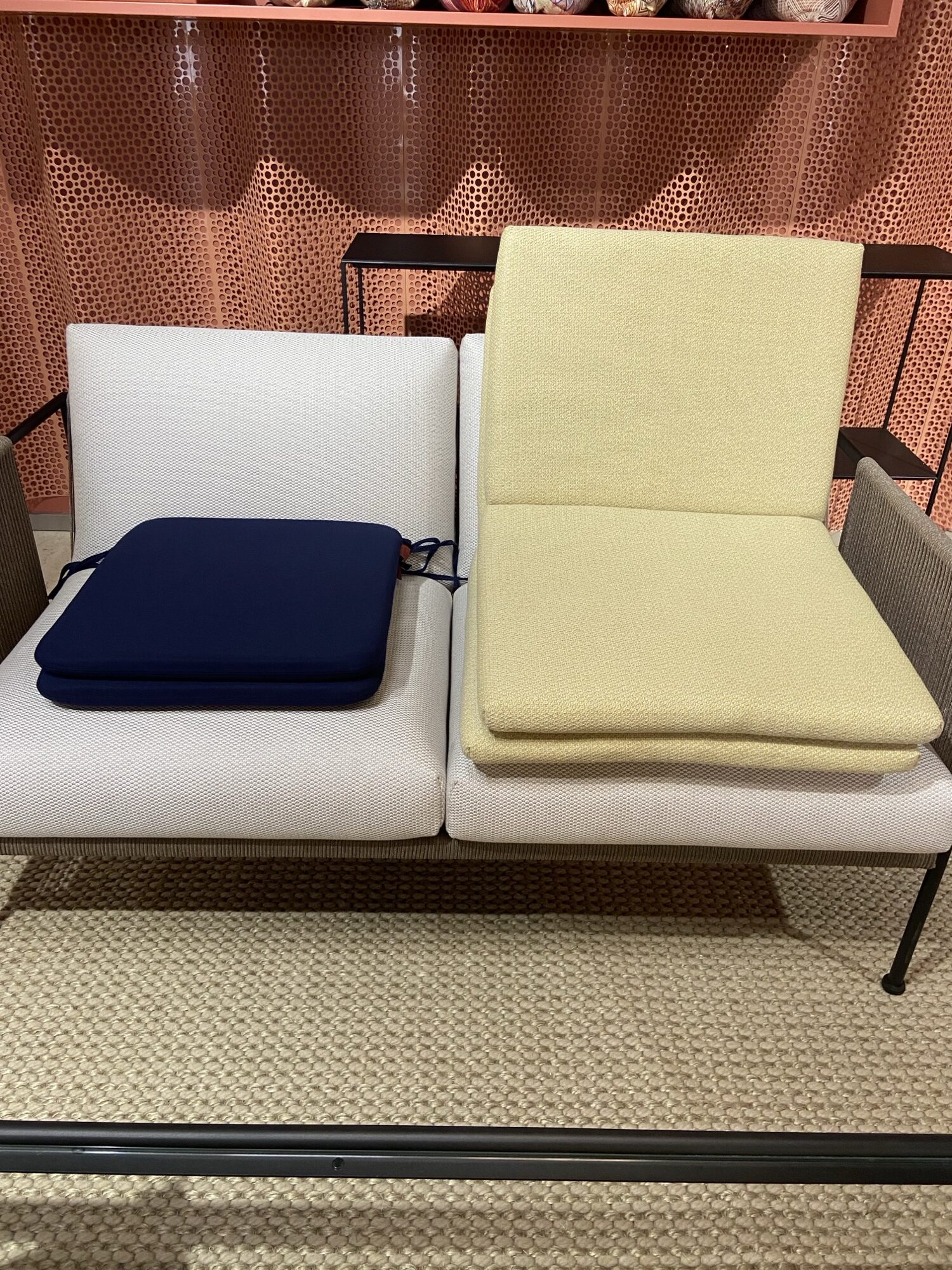 Fritz Hansen SELANDIA- käsinojallisen tuolin tyyny (2kpl jäljellä), tummansininen, outlet - Image 2