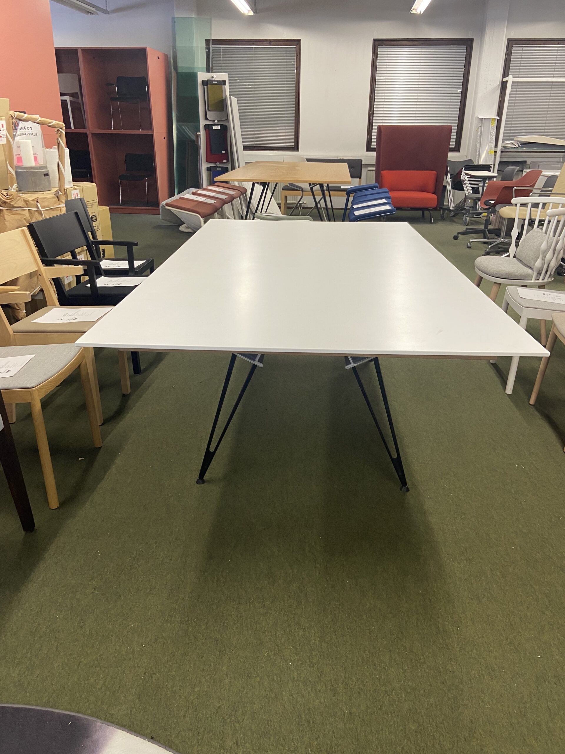 Lammhults ATTACH-neuvottelupöytä noin. 240x130cm, valkoinen/musta, outlet - Image 2