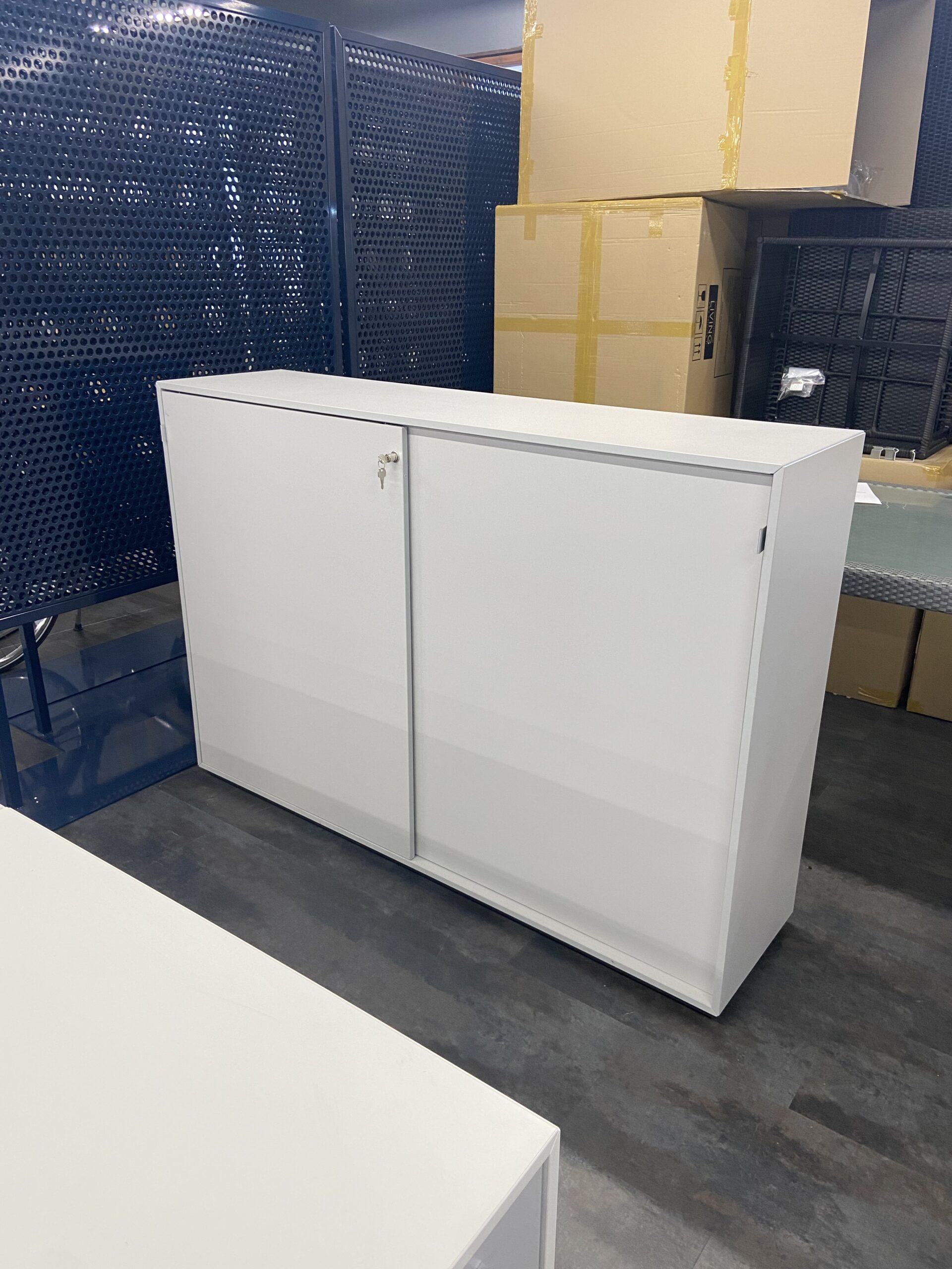 Dencon DELTA-liukuovikaappi 160cm, harmaa, outlet - Image 3