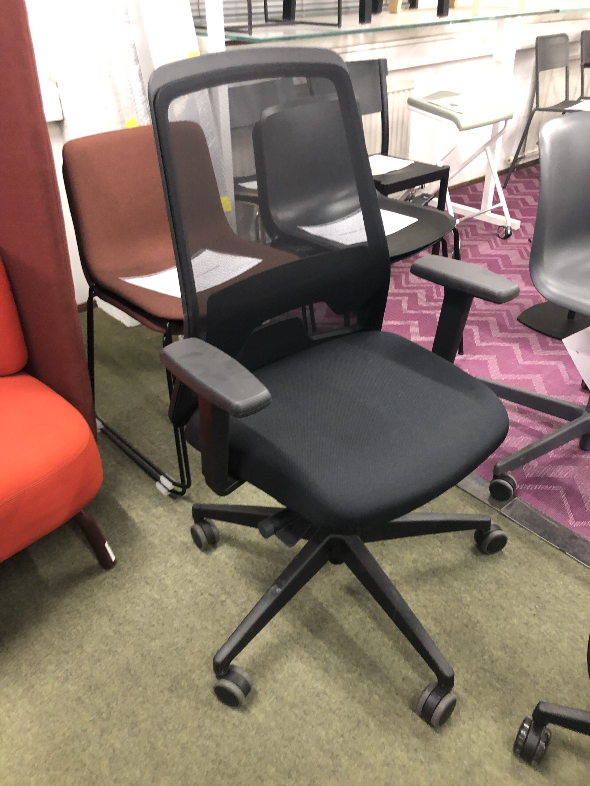 Interstuhl EVERYis3-työtuoli, musta verhoilu/musta, outlet - Image 2