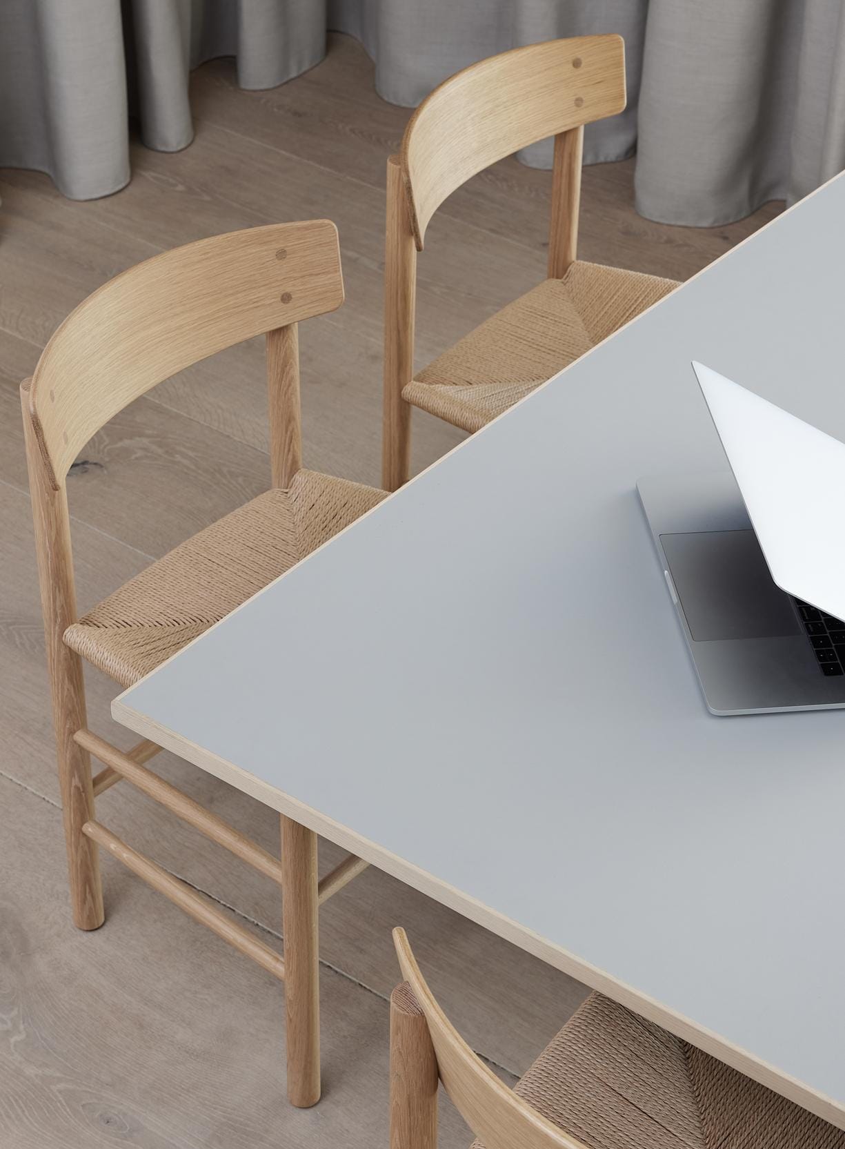 Fredericia JG -dining table, Ø 140 cm, grey linoleum / stainless steel - Image 3
