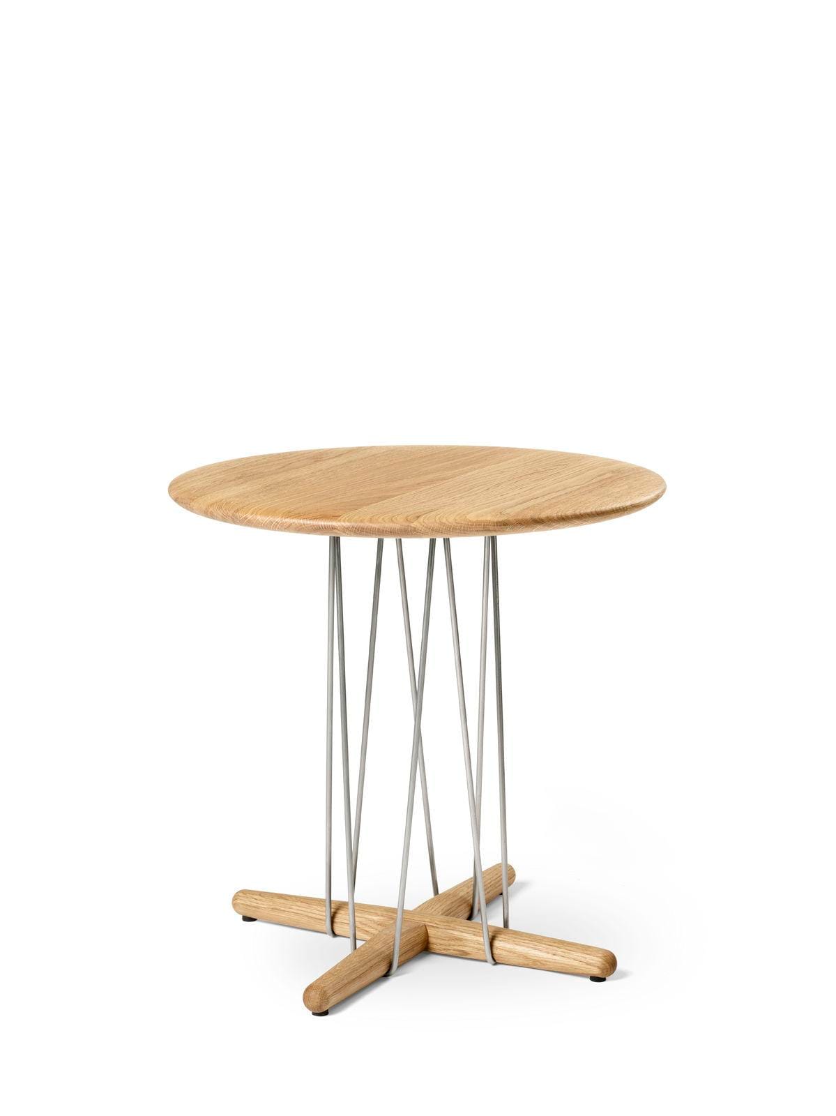 Carl Hansen E021 EMBRACE lounge table, Ø48 cm, oiled oak / stainless steel