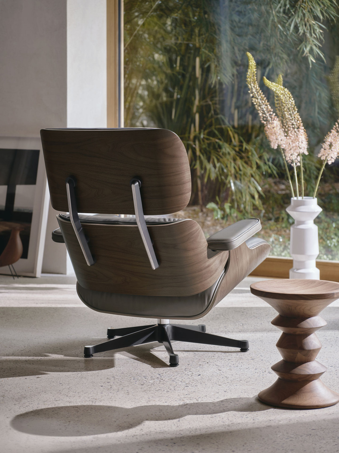 Vitra EAMES LOUNGE chair & ottoman - Image 4