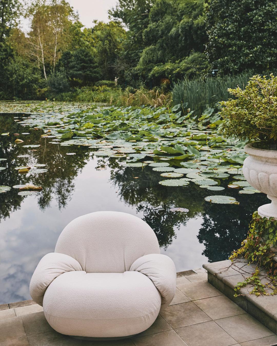 GUBI PACHA lounge chair, swivel base, outdoor - Image 8