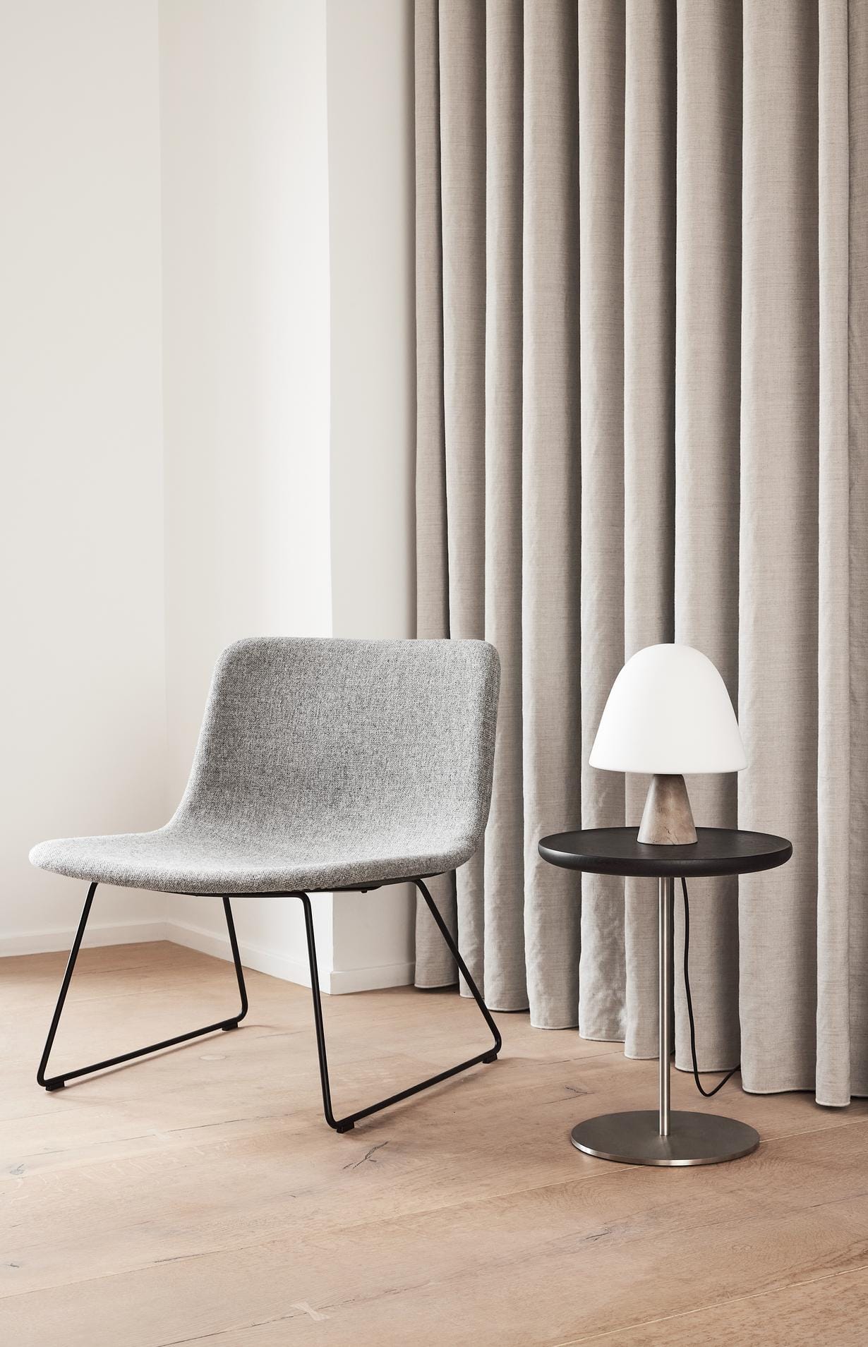 Fredericia PAL -side table Ø 37,5 cm, black oak / stainless steel - Image 3