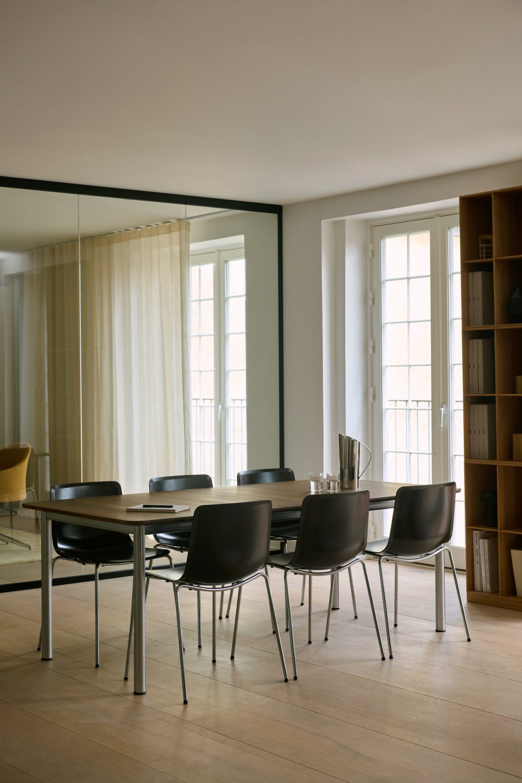 Fredericia PLAN 6632 extendable dining table - Image 6