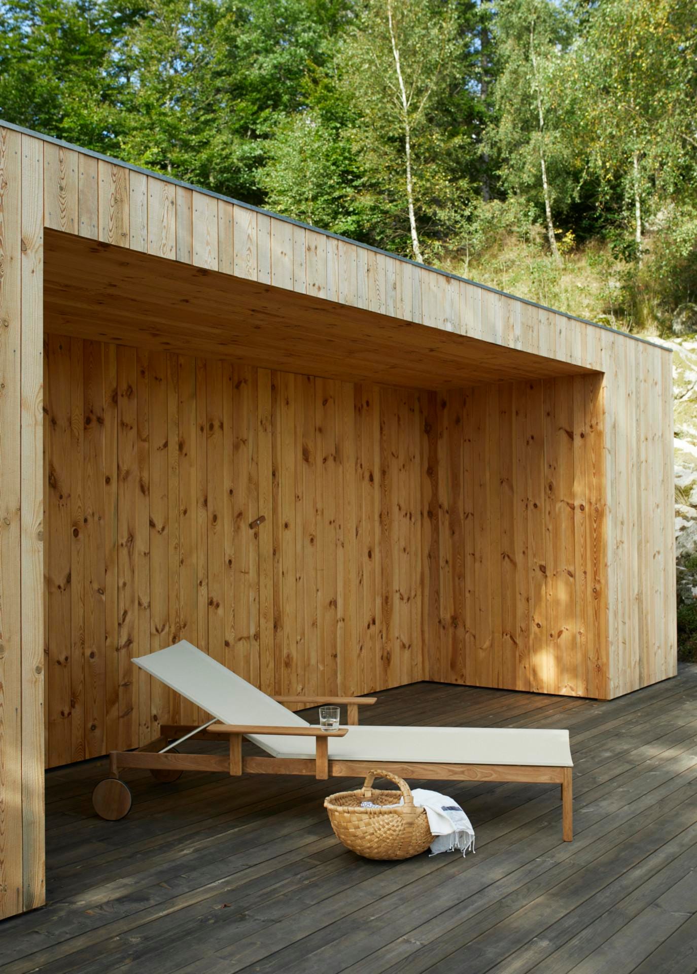 Fritz Hansen PELAGUS -aurinkotuoli, hiekka/tiikki - Image 3
