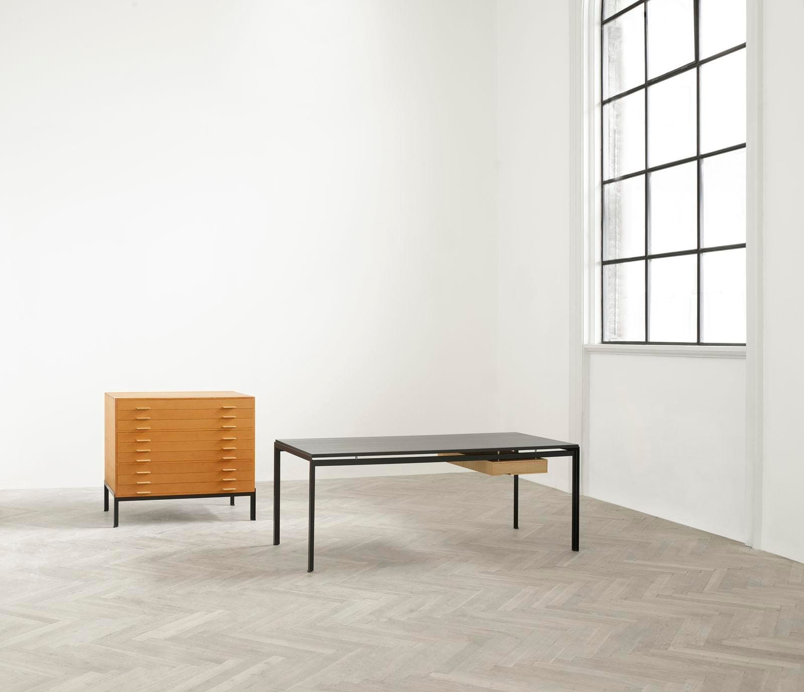 Carl Hansen PK52A -työpöytä, musta, 141,5x85cm - Image 4