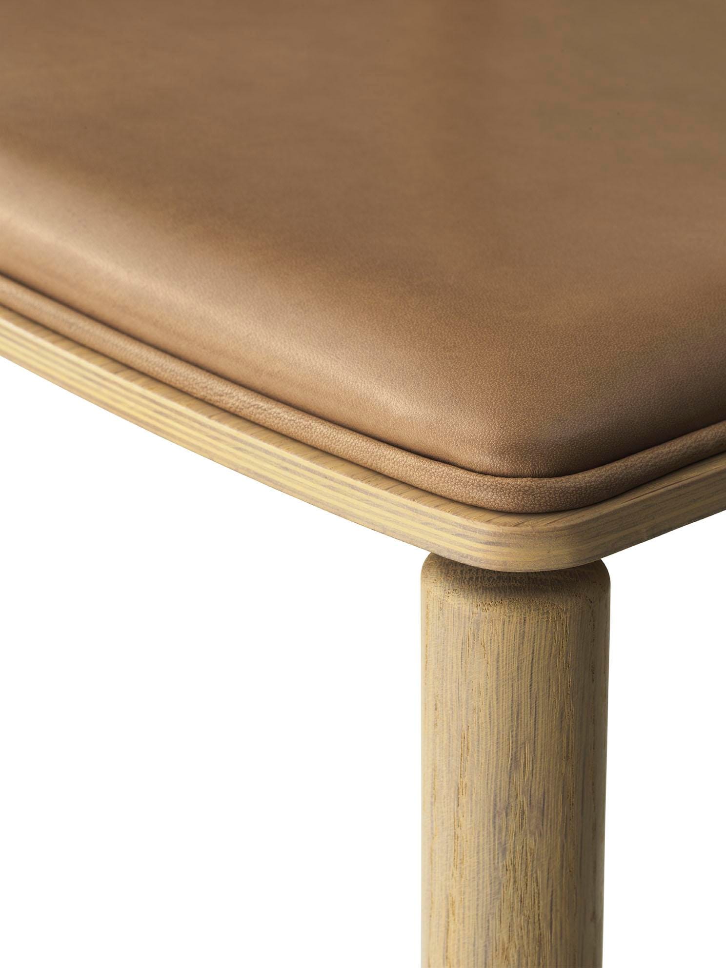 Vipp 481 CABIN chair, oiled oak / brown leather - Image 5